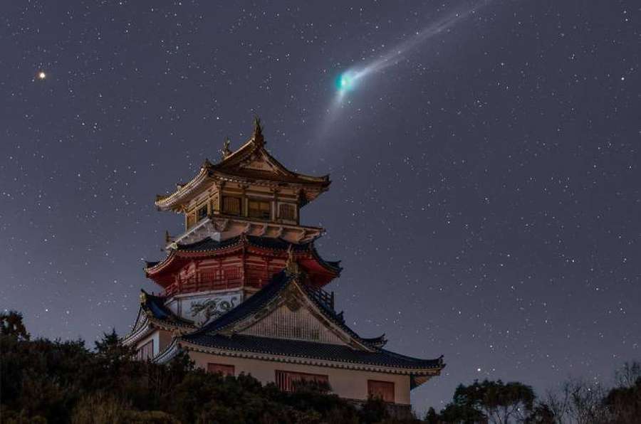 Пролітала над Землею: астрофотографи відзняли комету в різних частинах світу (фото)