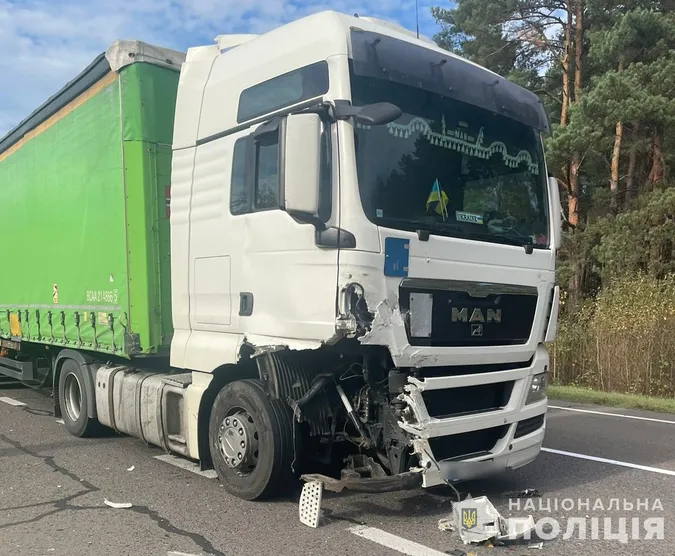 На Волині фура розтрощила легковик – є травмовані (фото)