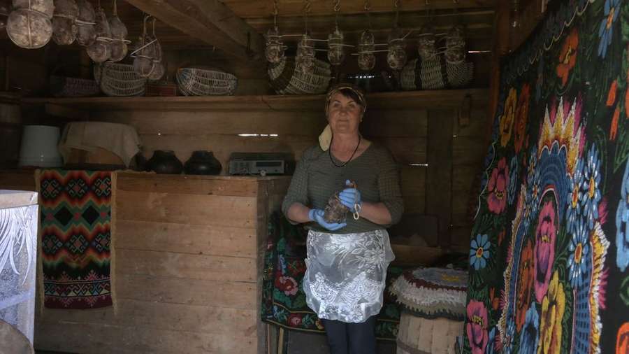 Хамон по-волинськи: як у поліському селі готують сиров'ялене м'ясо (відео)