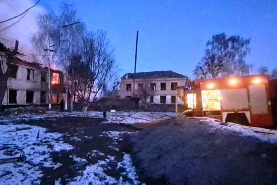 Вночі на Харківщині розбомбили навчальний заклад (фото, відео)