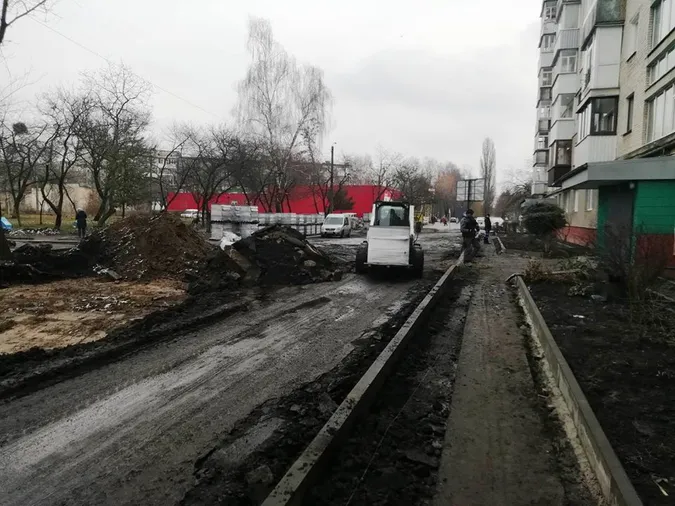 У Луцьку капітально ремонтують двори цілого мікрорайону (фото)