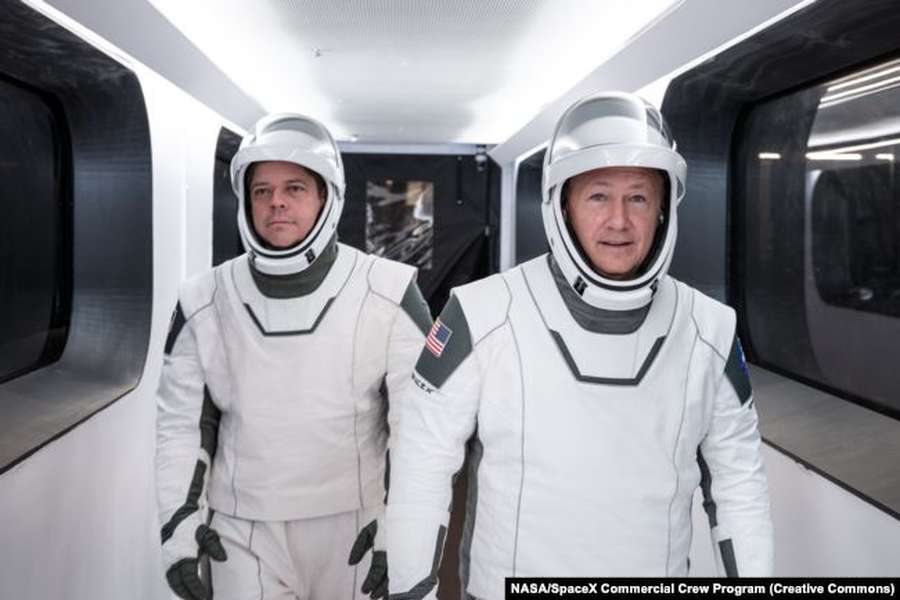 Запуск The Crew Dragon призначений для перевезення ветеранів астронавтики NASA і близьких друзів Боба Бенкена (ліворуч) і Дуга Герлі на МКС