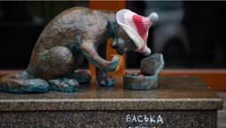 В Одесі відкрили пам'ятник котові, який ласує кількою в томаті (фото)
