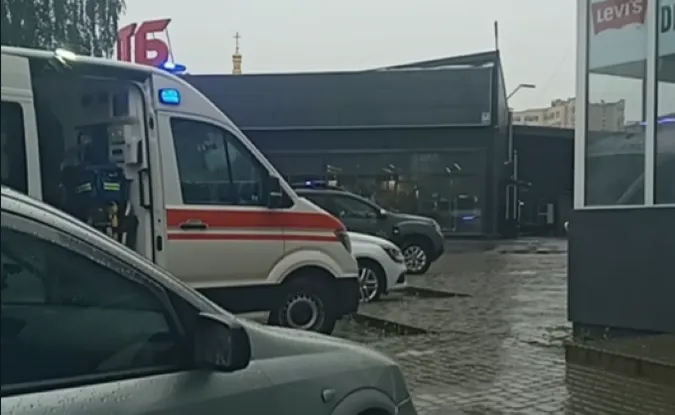 Випадково висмикнув чеку: у Луцьку у відділенні «Нової пошти» вибухнула граната (відео)