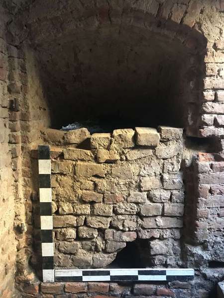 Археологи розчищують підземні кімнати, знайдені в соборі Святої Трійці в Луцьку (фото)