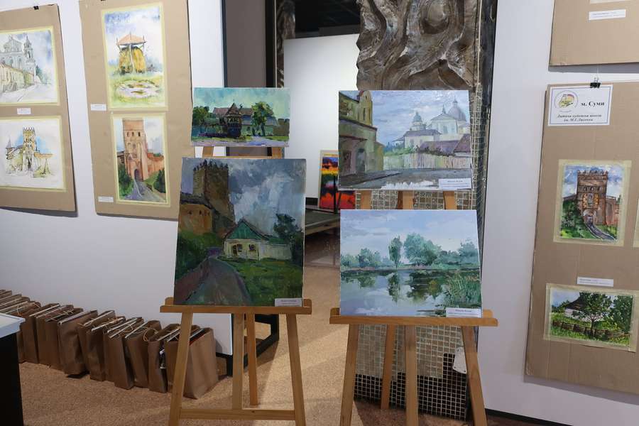 У Луцьку нагородили художників, які кілька днів малювали Старе місто (фото)
