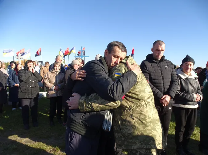 Турійська громада провела в останню земну дорогу Героя Володимира Матусевича (фото)
