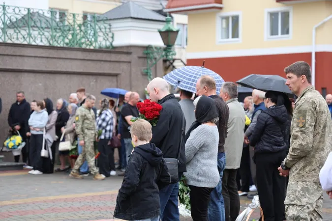 У Луцьку в останню дорогу провели Героя Валерія Васейчука (фото)