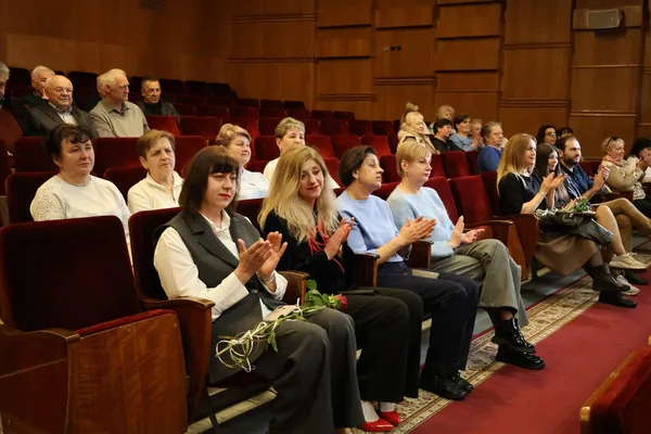 Тарас Шкітер привітав працівників Волинського драмтеатру з професійним святом (фото)