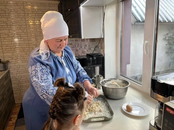 «Можна зробити солодкою чи солоною»: волинянка поділилася рецептом традиційної каші-затирки (відео)
