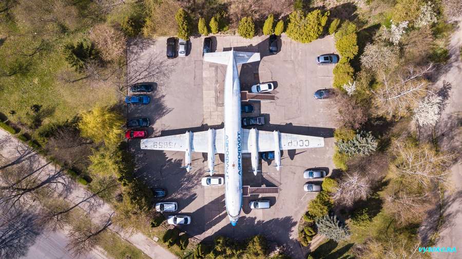 Чарівний та із висоти: показали цікаві фото літака на Молоді (фото)