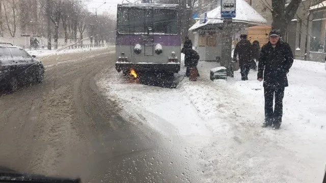 У Луцьку посеред дороги замерз тролейбус
