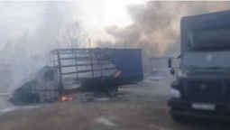 У тверській області в масштабній пожежі згоріли 38 вантажівок (фото)