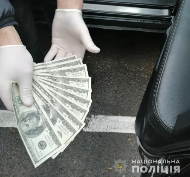 На Волині затримали офіцера-хабарника (фото)