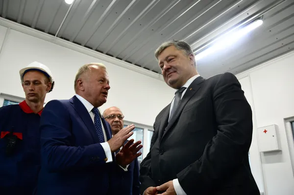 VIP-персони, гвинтокрили та новий завод: репортаж з візиту Порошенка на Волинь (фото)