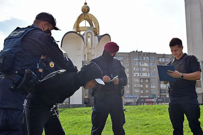 Поблизу Волинської ОДА «затримали» ймовірного палія (фото)