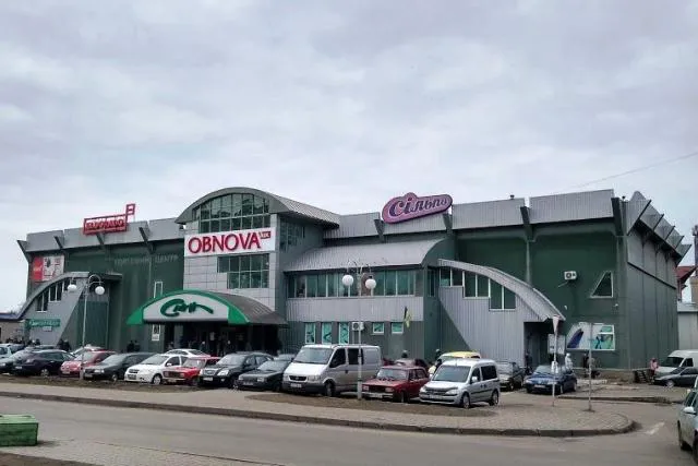Підприємці просять повернути парковку біля «Слона» у Луцьку