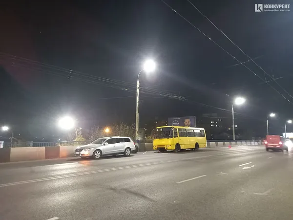 У Луцьку маршрутка залишилась без коліс (фото, відео)