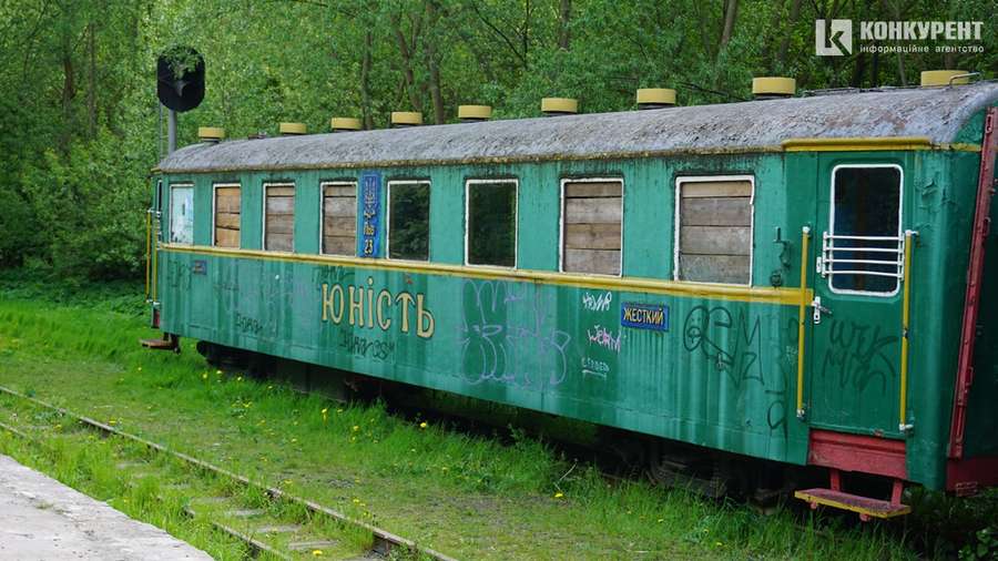 Руїни і закутки дитячої залізниці в Луцьку (багато фото)