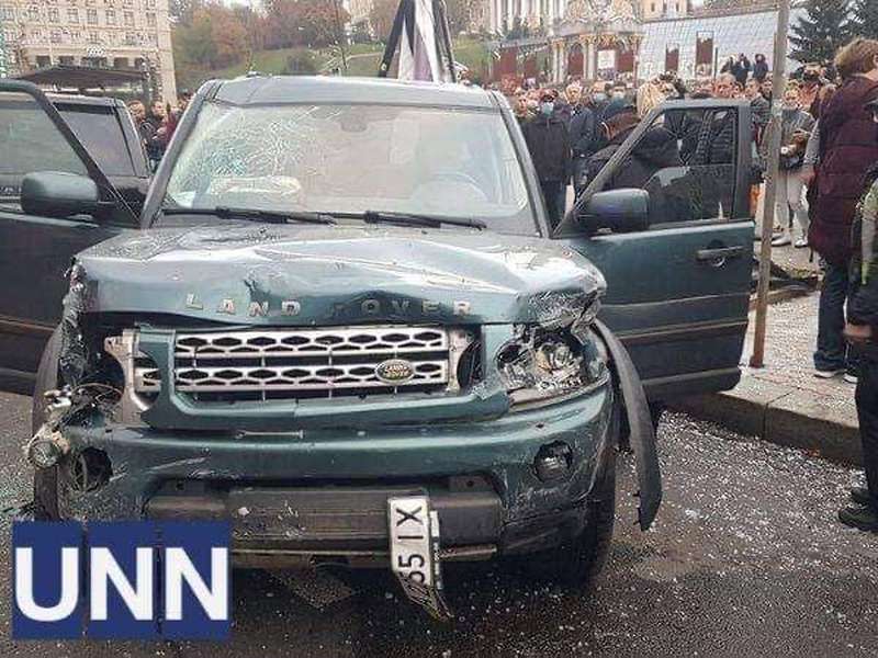На Майдані Незалежності водій Land Rover в'їхав у натовп: відомо про смерті (ФОТО, ВІДЕО, ОНОВЛЕНО)