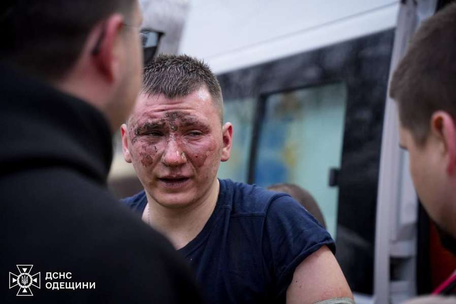 Удар по Одесі: 14 загиблих, 46 травмованих, серед них – рятувальники (фото 18+)