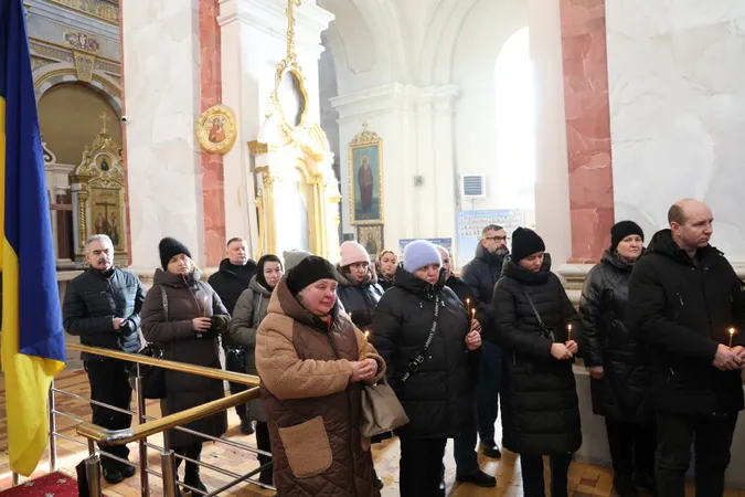 Луцьк навколішки попрощався з загиблим на Харківщині захисником Іваном Прокопцем