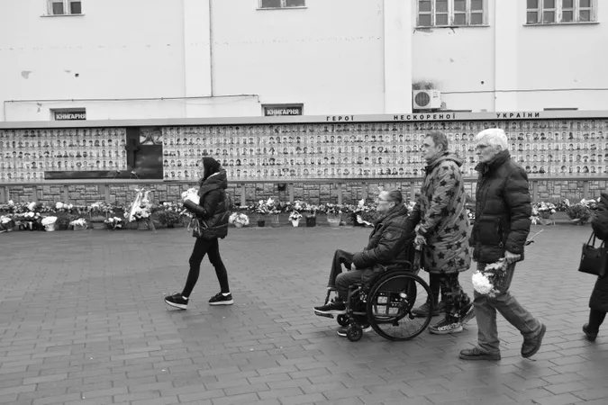 Небо плакало: у Луцьку попрощалися з двома Героями – Вадимом Басарабом та Сергієм Вікторським