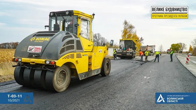На Волині ремонтують 10 кілометрів найдовшої дороги області (фото)