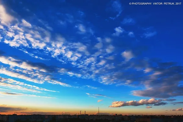 Неймовірні світлини вечірнього неба в Луцьку 