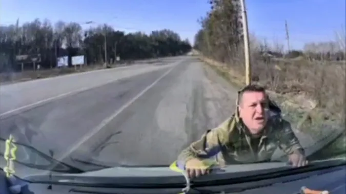 У Луцьку судили чоловіка, який провіз військового ТЦК на капоті