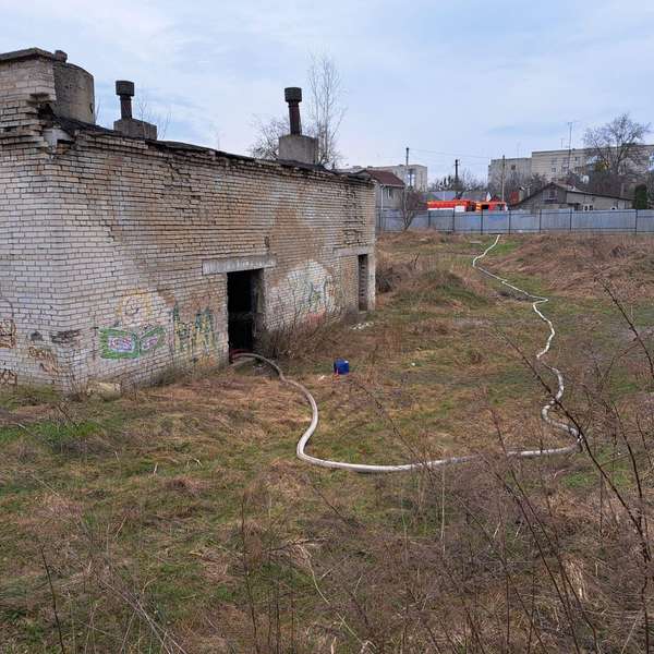 У Луцьку на дні резервуара очисної споруди знайшли мертвого чоловіка (фото)