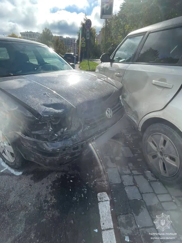 На проспекті Молоді у Луцьку не розминулися три автівки (фото)