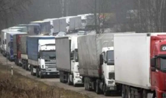 Біля «Ягодина» – кілометрові черги вантажівок