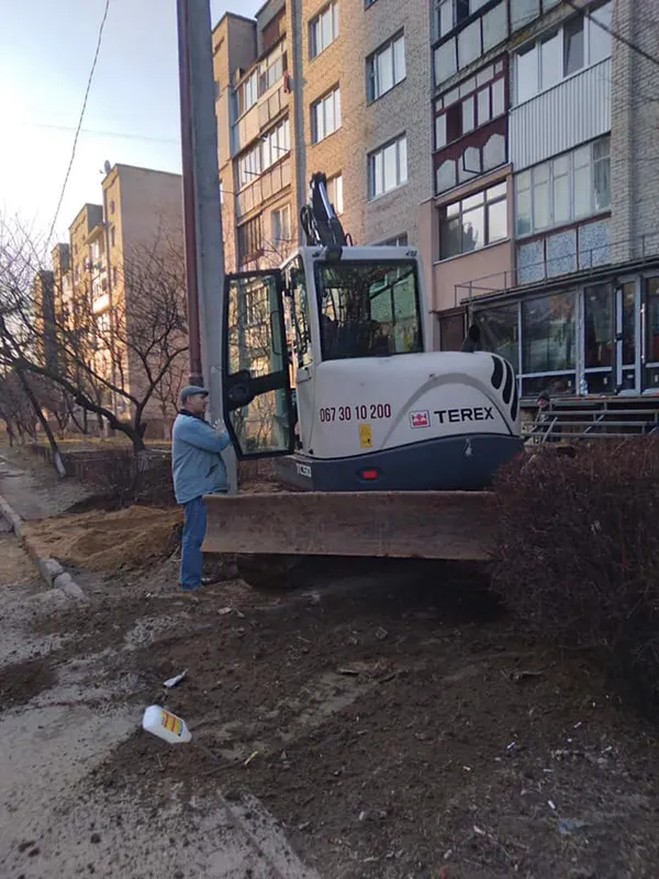 У Луцьку незаконно проводять ремонтні роботи під вікнами багатоповерхівки
