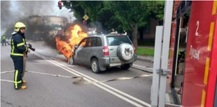 Пожежа легкового автомобіля в Луцьку: рятувальники розповіли деталі