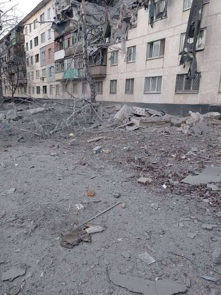 Завалів дуже багато, є жертви: ворог зранку обстріляв житлові квартали Лисичанська