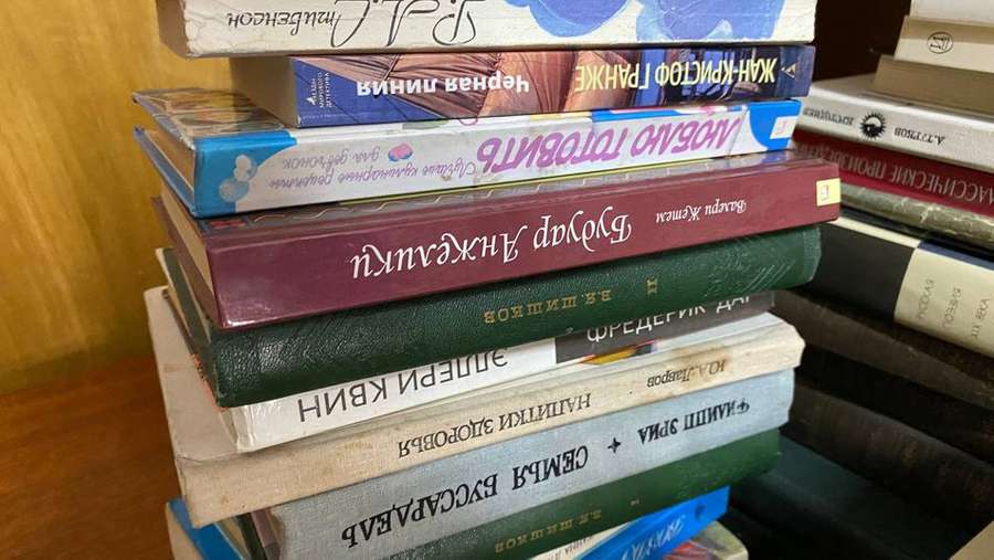 У волинській бібліотеці збирають російську літературу: гроші з утилізації перекажуть ЗСУ (відео)