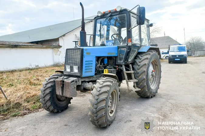 На Рівненщині 65-річного чоловіка придавило трактором (фото)
