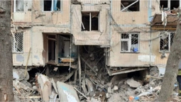 Ракета потрапила у 5-поверхівку: росіяни бомбардували житловий район у Харкові (відео)