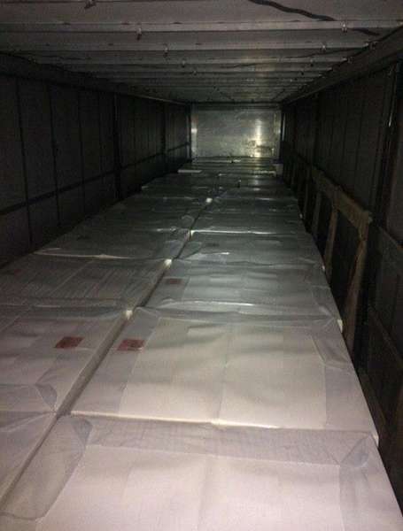 В «Ягодині» у двох вантажівках знайшли «лівий» товар (фото)