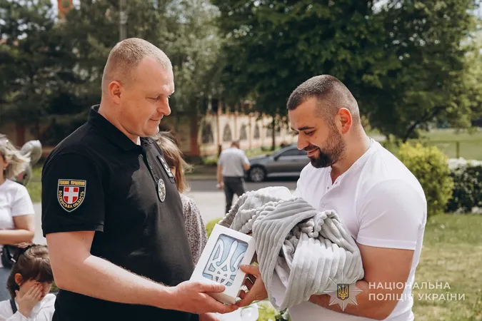 Поліцейський-доброволець стрілецького батальйону Волині вдруге став батьком (фото)