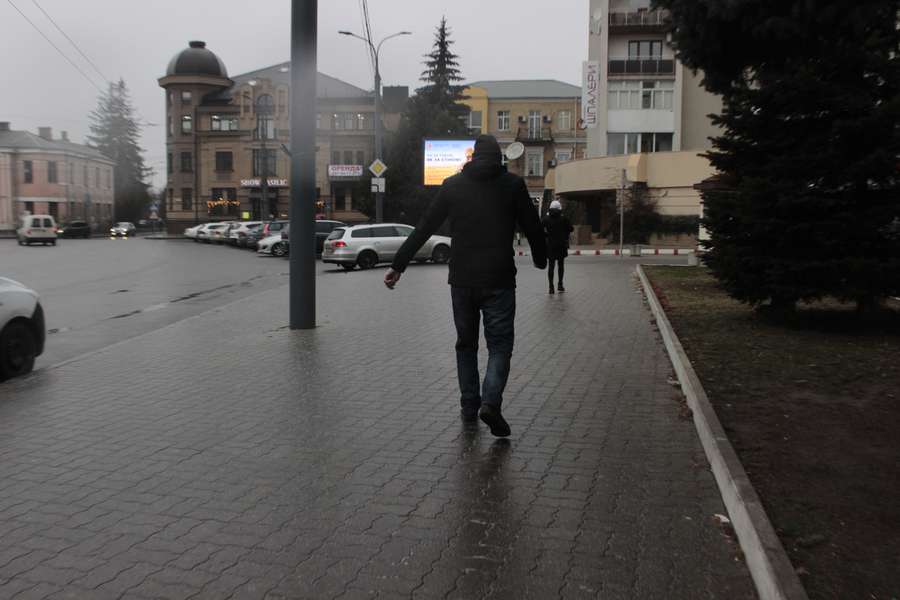 Ожеледиця у Луцьку: місто ледь тримається на ногах (фото)