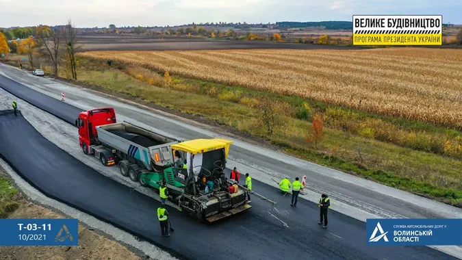 На Волині ремонтують 10 кілометрів найдовшої дороги області (фото)