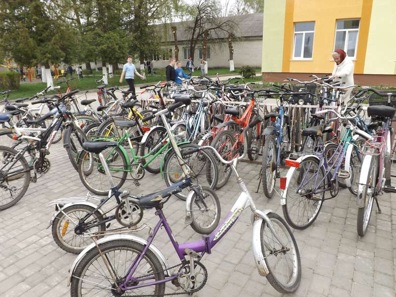 Велопарковка біля школи