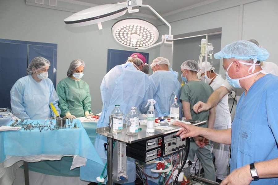 Волинські хірурги провели надскладну операцію на серці