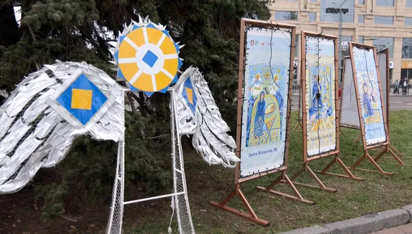 Скільки коштів у Луцьку виділили на прикраси ялинкового тріо (фото)