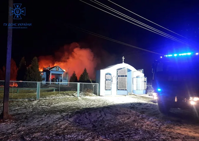 У Луцькому районі вночі згоріла церква (фото, відео)