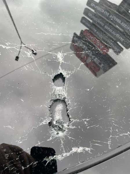 Під Києвом обстріляли авто першого помічника Зеленського (фото, відео, оновлюється)