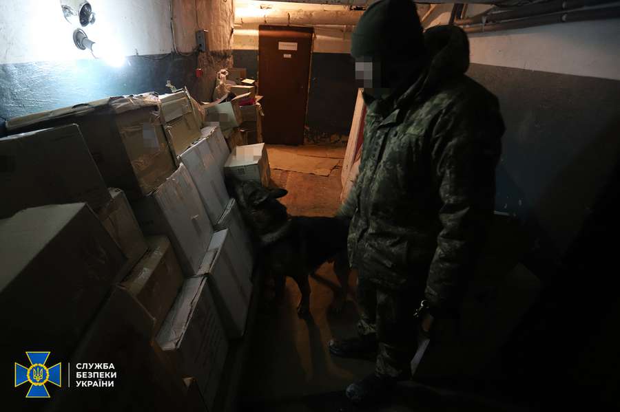 В урядовому кварталі Києва СБУ шукає диверсантів і заборонені предмети (фото)