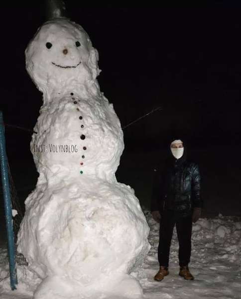 У Луцькому районі зліпили сніговика-гіганта (фото)